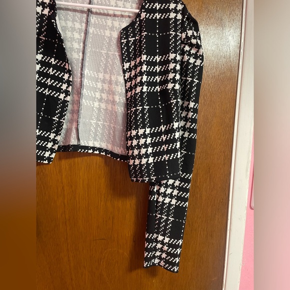 SOLD
SHEIN Plaid Print Puff sleeve cropped jacket - Picture 8 of 9